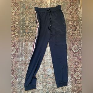 ARITZIA TNA JOGGER‎